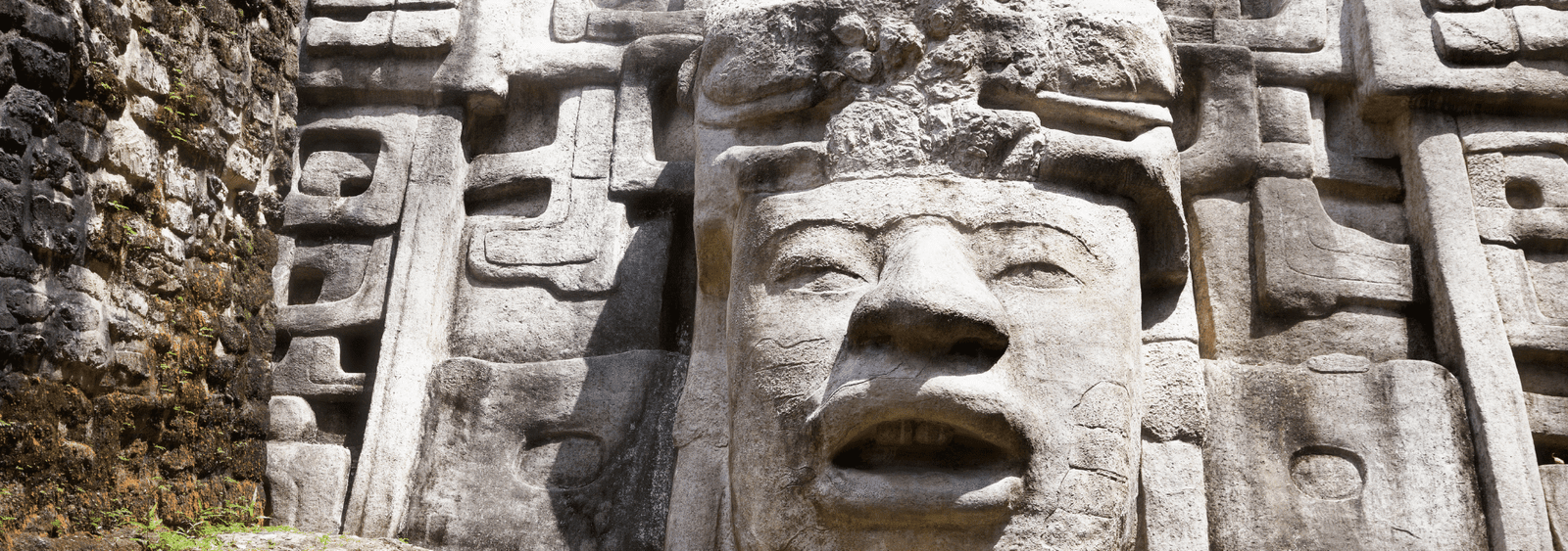 Lamanai and Scenic Boat Ride Along the New River Lagoon From Belize City